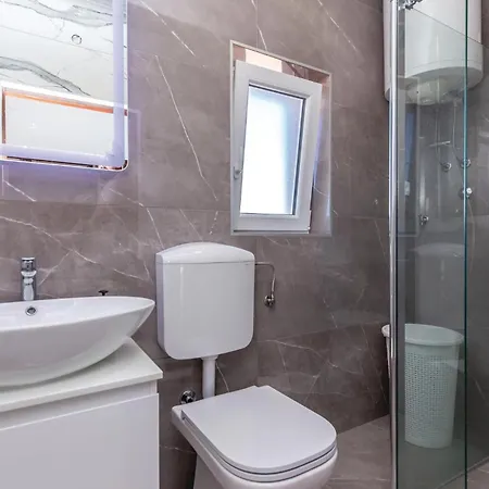 6 Bedroom Beautiful In Nyaraló *