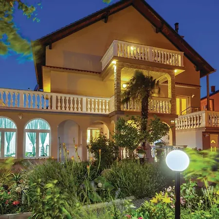 6 Bedroom Beautiful In Nyaraló *