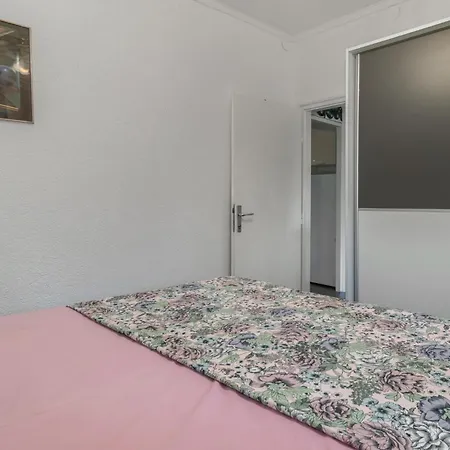 6 Bedroom Beautiful In *
