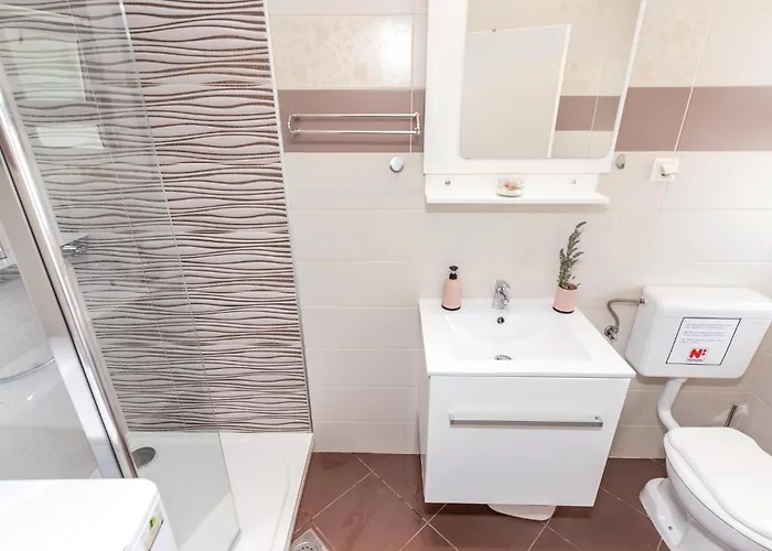 بيت للعطل 6 Bedroom Beautiful In تْسْغيكفانِتْسا