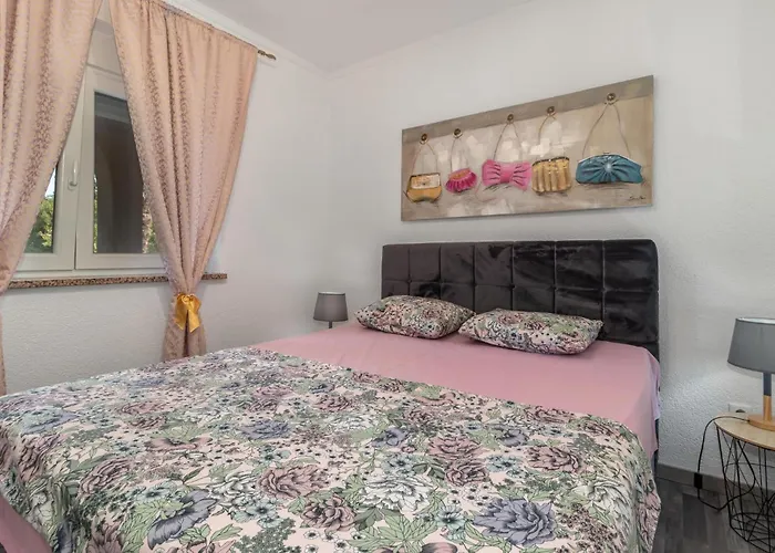 6 Bedroom Beautiful In
