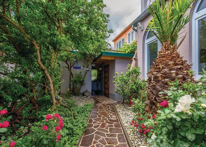 بيت للعطل 6 Bedroom Beautiful In