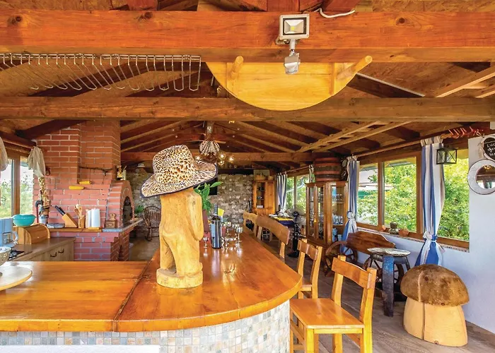 6 Bedroom Beautiful In