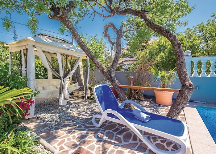 6 Bedroom Beautiful In بيت للعطل تْسْغيكفانِتْسا