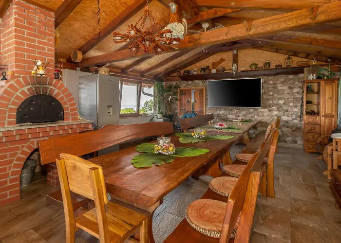 6 Bedroom Beautiful In