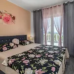 בית נופש Lovely In *