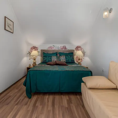 Holiday home 6 Bedroom Beautiful Home In Crikvenica