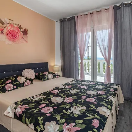 Holiday home 6 Bedroom Beautiful Home In Crikvenica *
