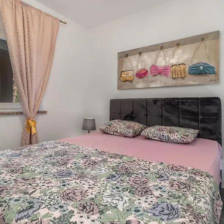 6 Bedroom Beautiful In