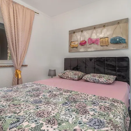 6 Bedroom Beautiful Home In Crikvenica