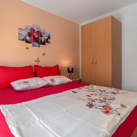 6 Bedroom Beautiful Home In Crikvenica *