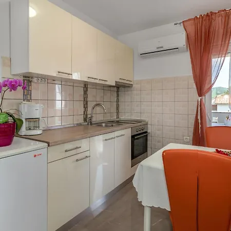 Holiday home 6 Bedroom Beautiful Home In Crikvenica