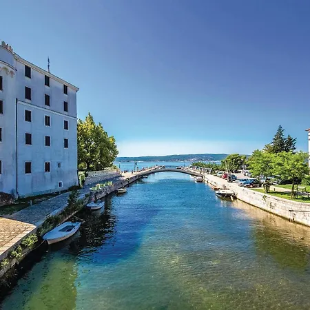 6 Bedroom Beautiful Home In Crikvenica