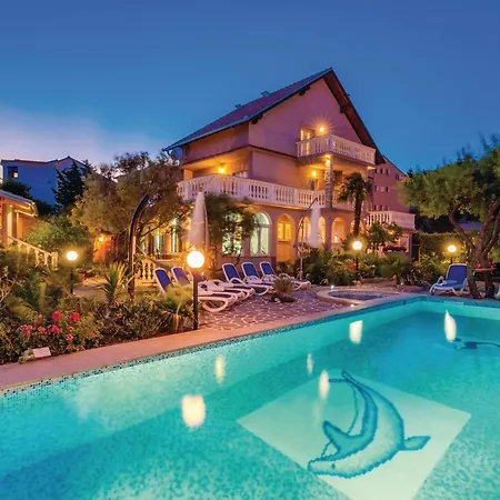 6 Bedroom Beautiful Home In Crikvenica *