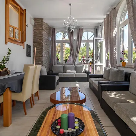 Holiday home 6 Bedroom Beautiful Home In Crikvenica *