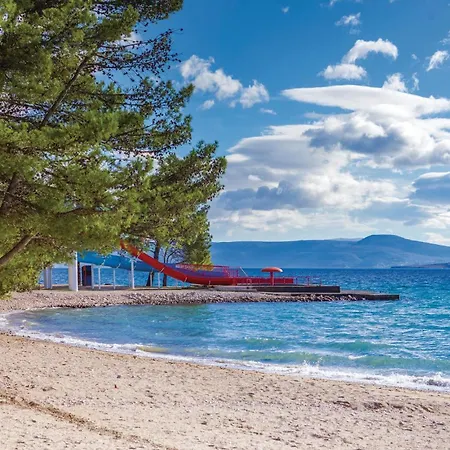 6 Bedroom Beautiful Home In Crikvenica