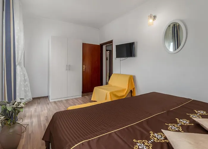 6 Bedroom Beautiful Home In Crikvenica Vikendica *