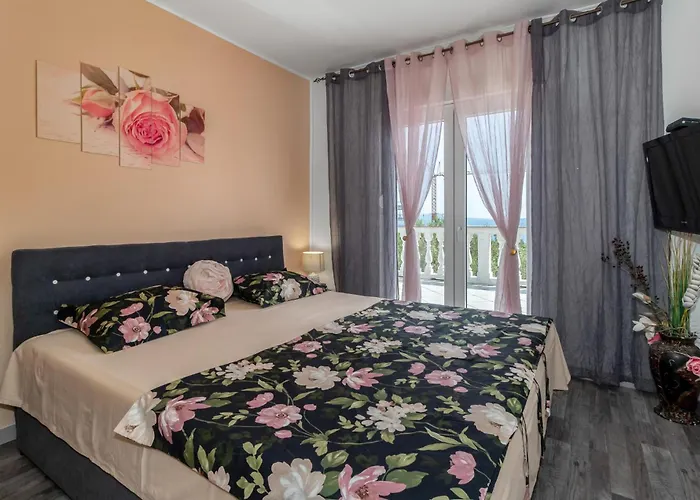 Vikendica 6 Bedroom Beautiful Home In Crikvenica *