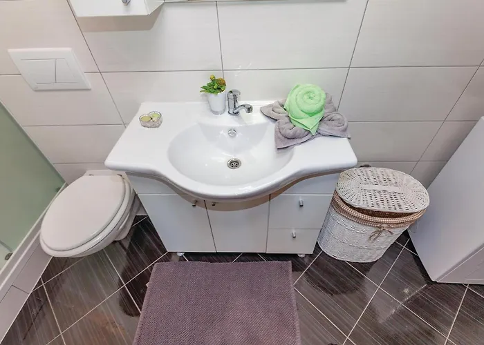 Vikendica 6 Bedroom Beautiful Home In Crikvenica *