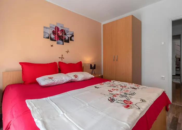 6 Bedroom Beautiful Home In Crikvenica *