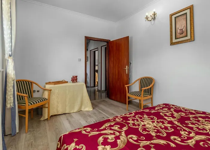 6 Bedroom Beautiful In