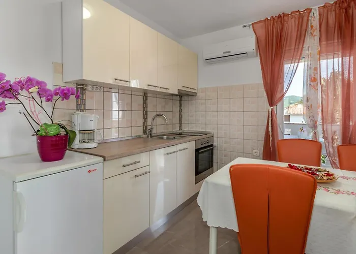 Vikendica 6 Bedroom Beautiful Home In Crikvenica