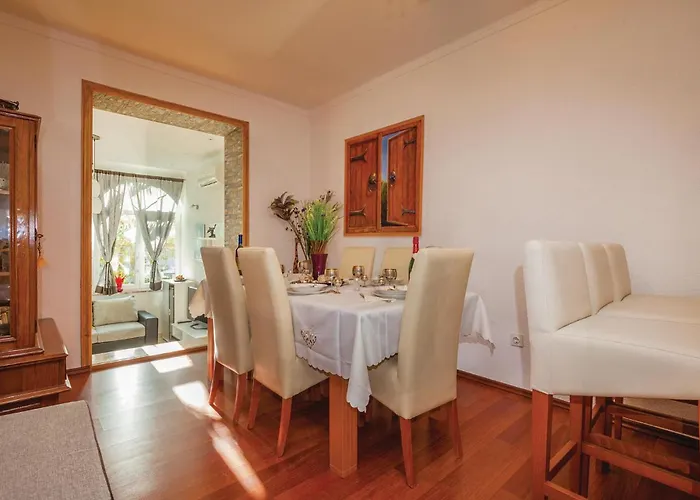 6 Bedroom Beautiful In Feriehus Crikvenica