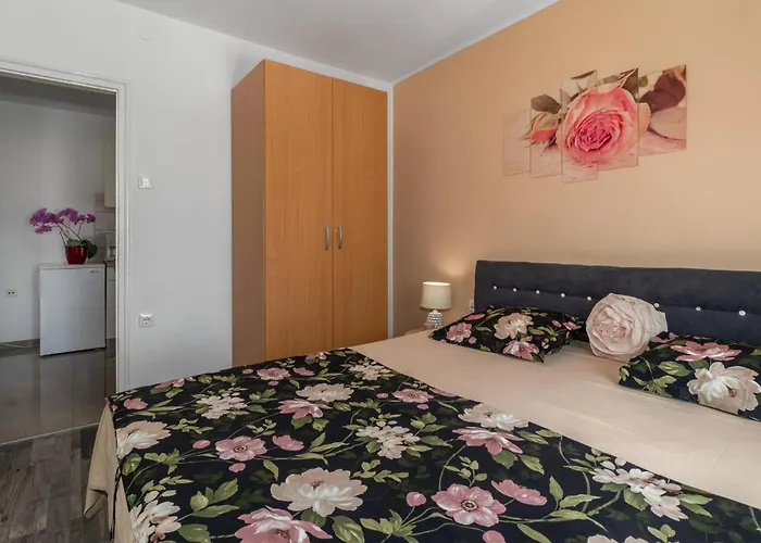 6 Bedroom Beautiful Home In Crikvenica Vikendica