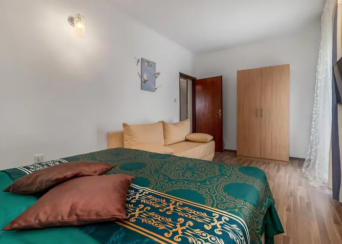 Vikendica 6 Bedroom Beautiful Home In Crikvenica