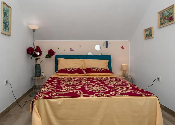 Vikendica 6 Bedroom Beautiful Home In Crikvenica *